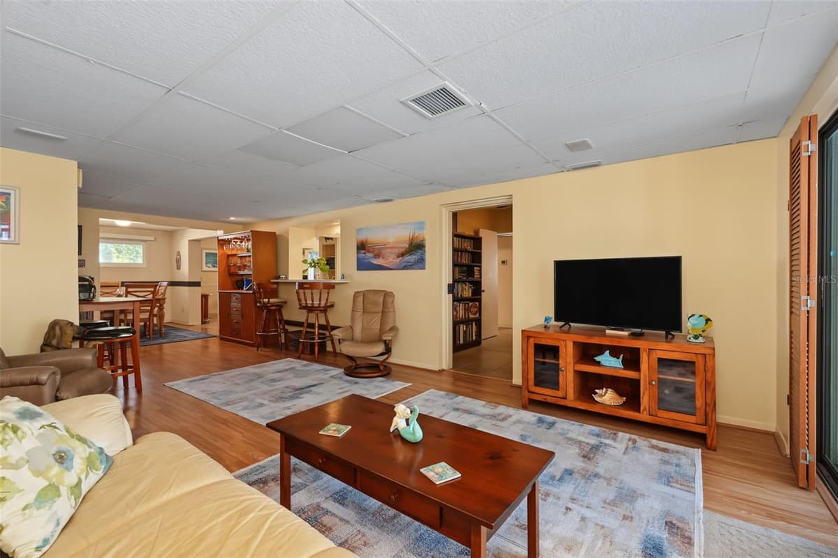 309 GATEWOOD DRIVE — photo 14 of 51
