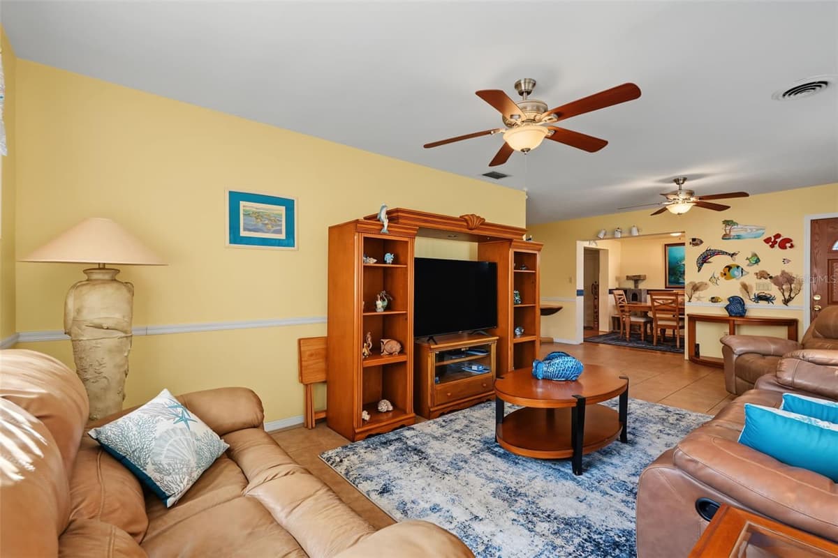 309 GATEWOOD DRIVE — photo 10 of 51