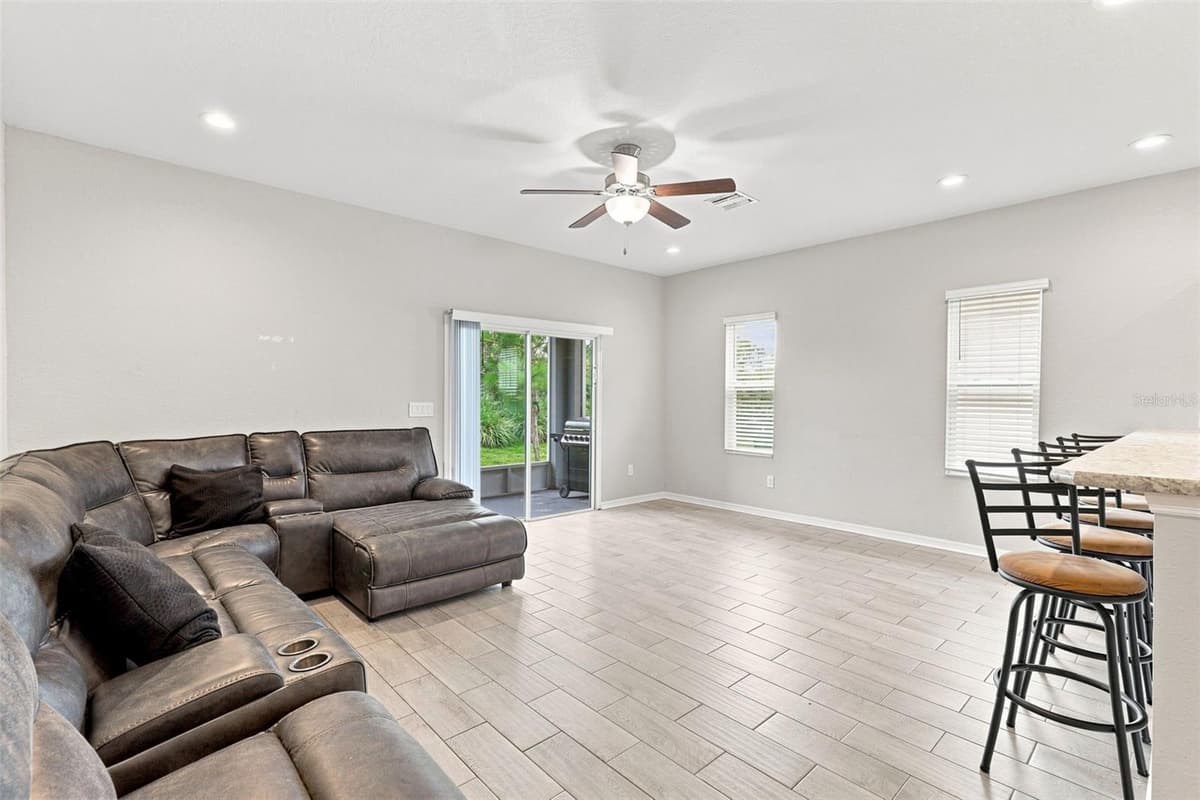 4641 VIGNETTE WAY — photo 2 of 23