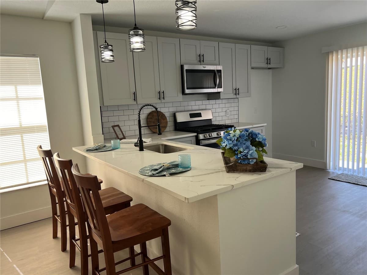 207 HIGH RIDGE DRIVE — photo 3 of 11