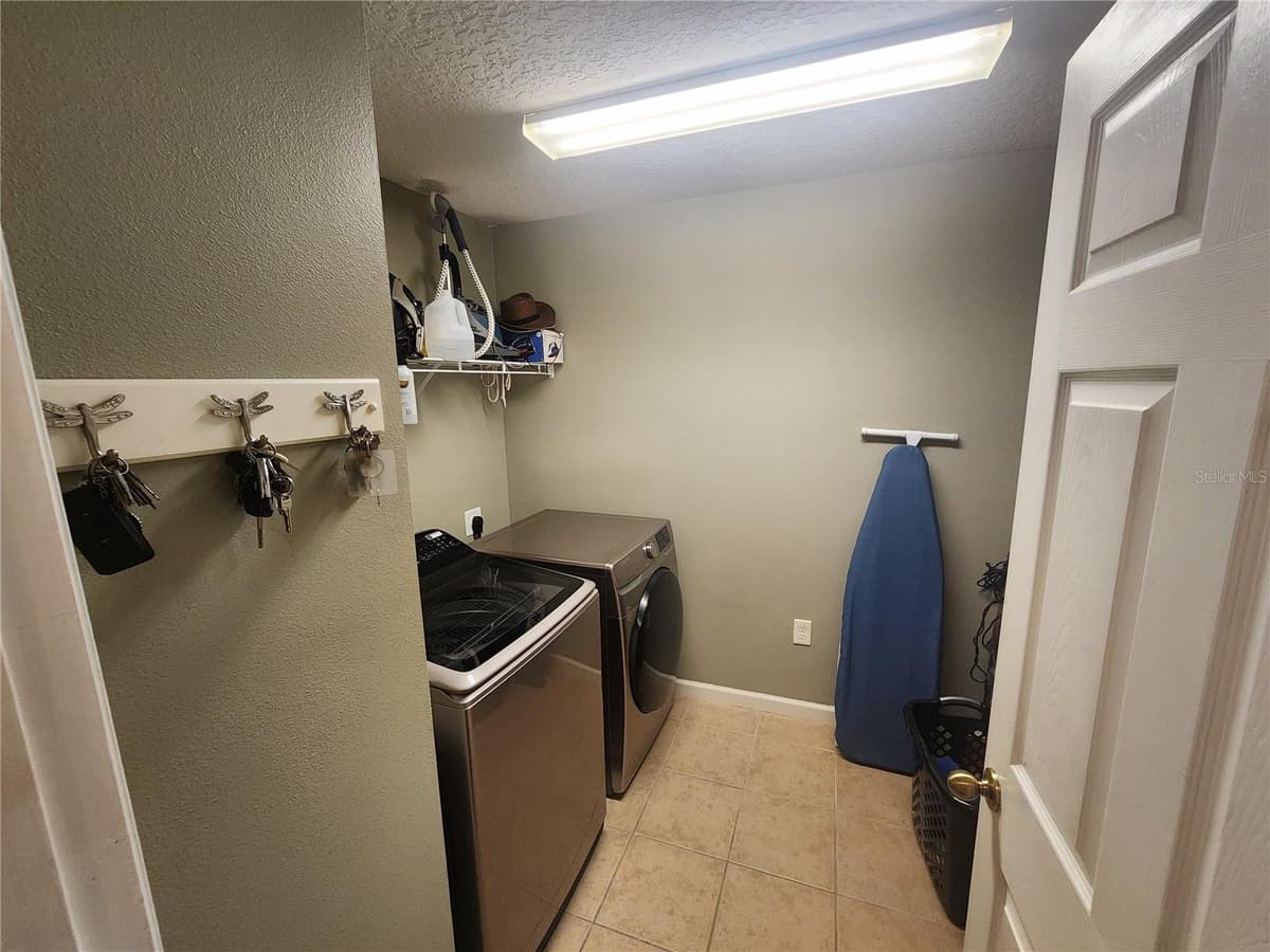 32 ANGELA DRIVE — photo 20 of 30