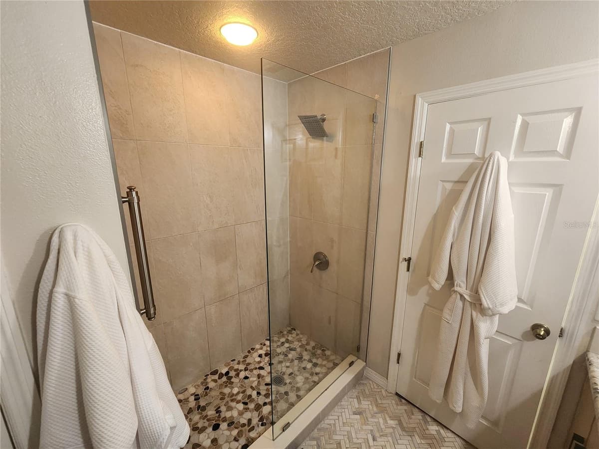 32 ANGELA DRIVE — photo 22 of 30