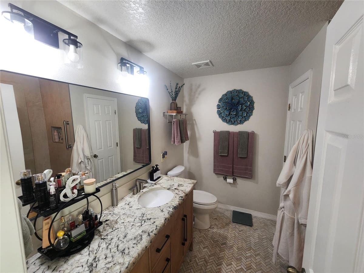 32 ANGELA DRIVE — photo 21 of 30