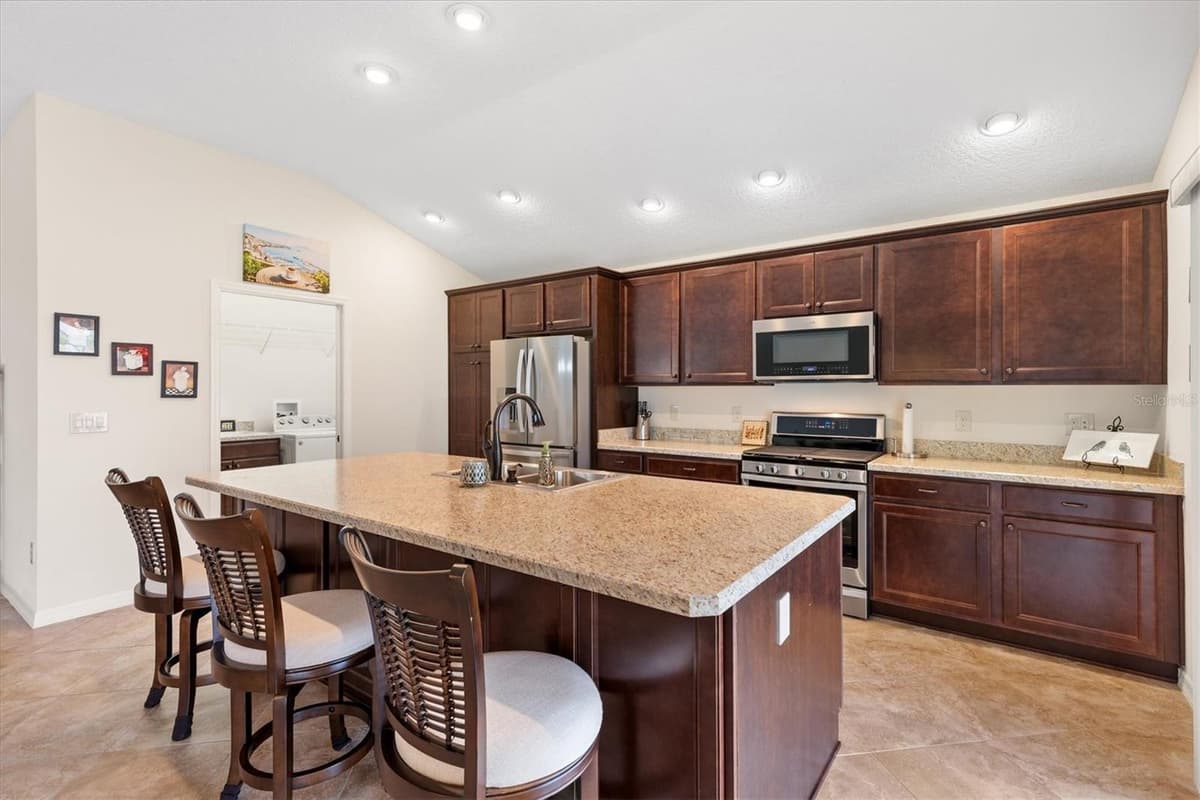 5996 DELPHINA LOOP — photo 13 of 41