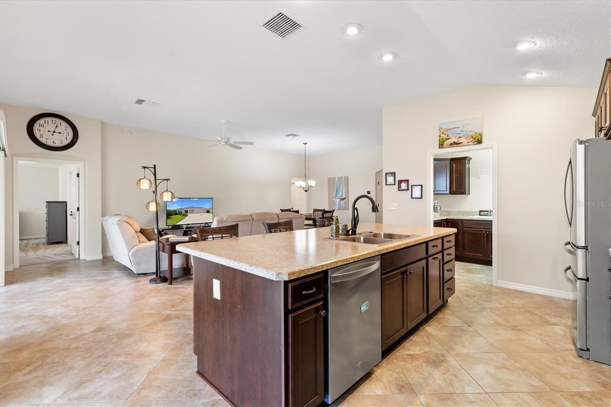 5996 DELPHINA LOOP — photo 14 of 41