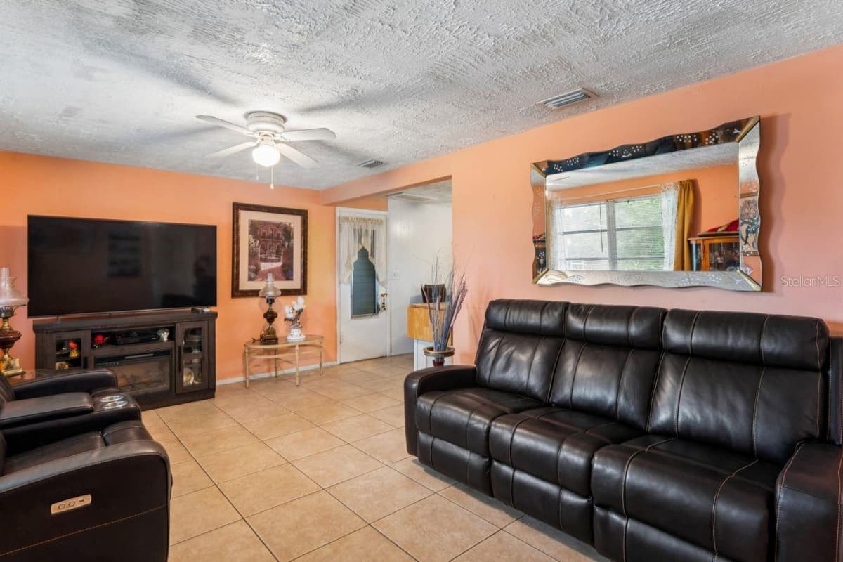3415 CLYDESDALE DR — photo 9 of 42
