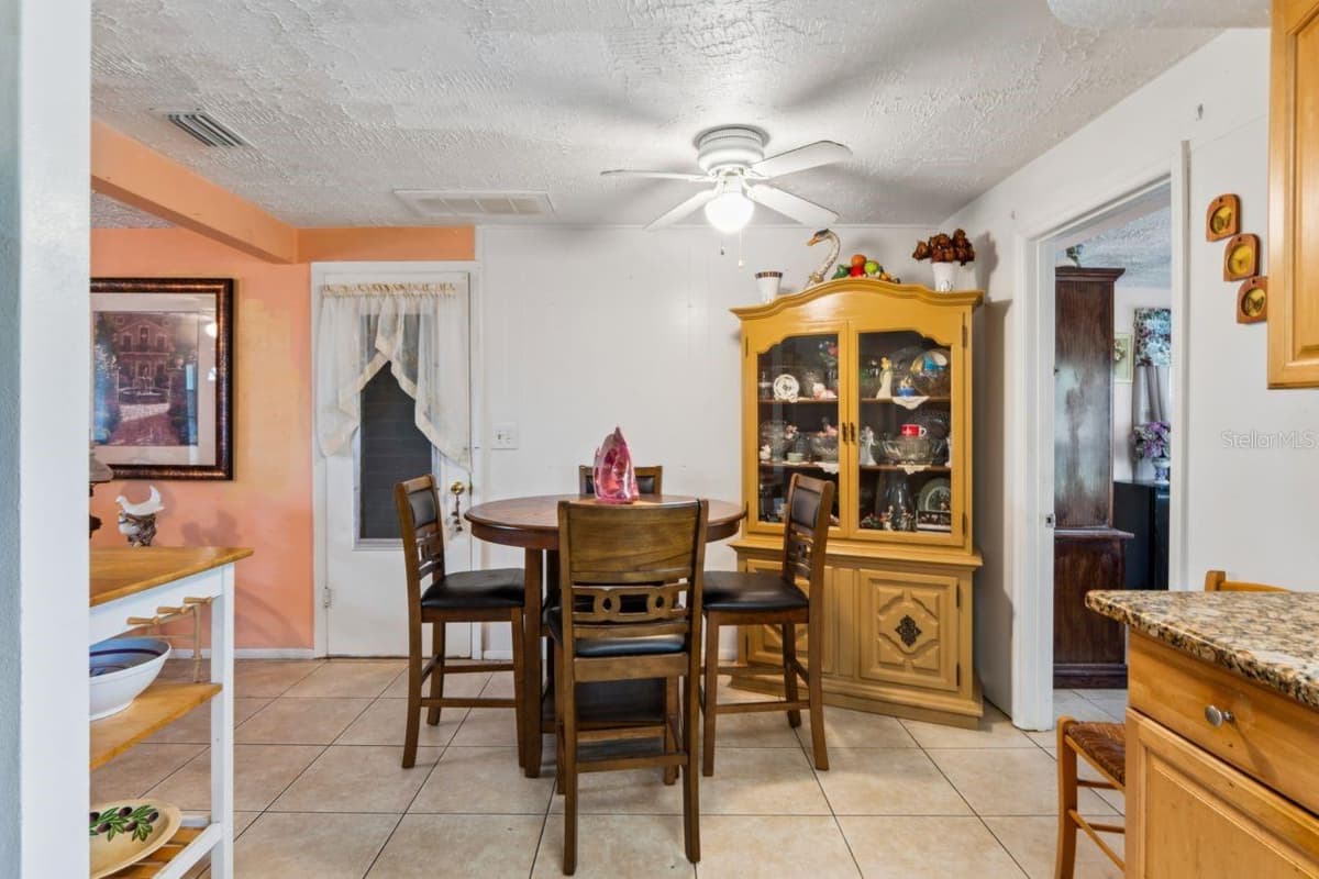 3415 CLYDESDALE DR — photo 15 of 42
