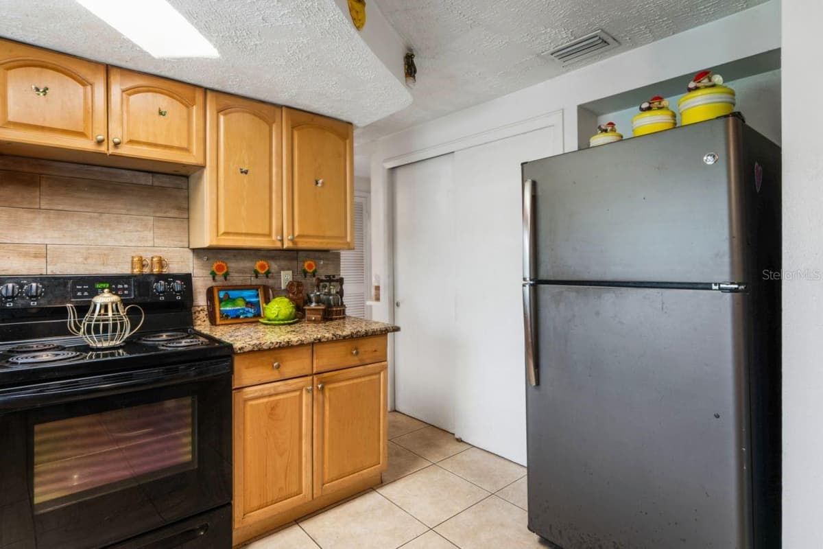 3415 CLYDESDALE DR — photo 13 of 42