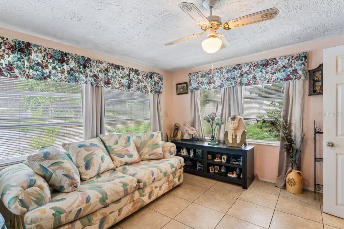 3415 CLYDESDALE DR — photo 18 of 42