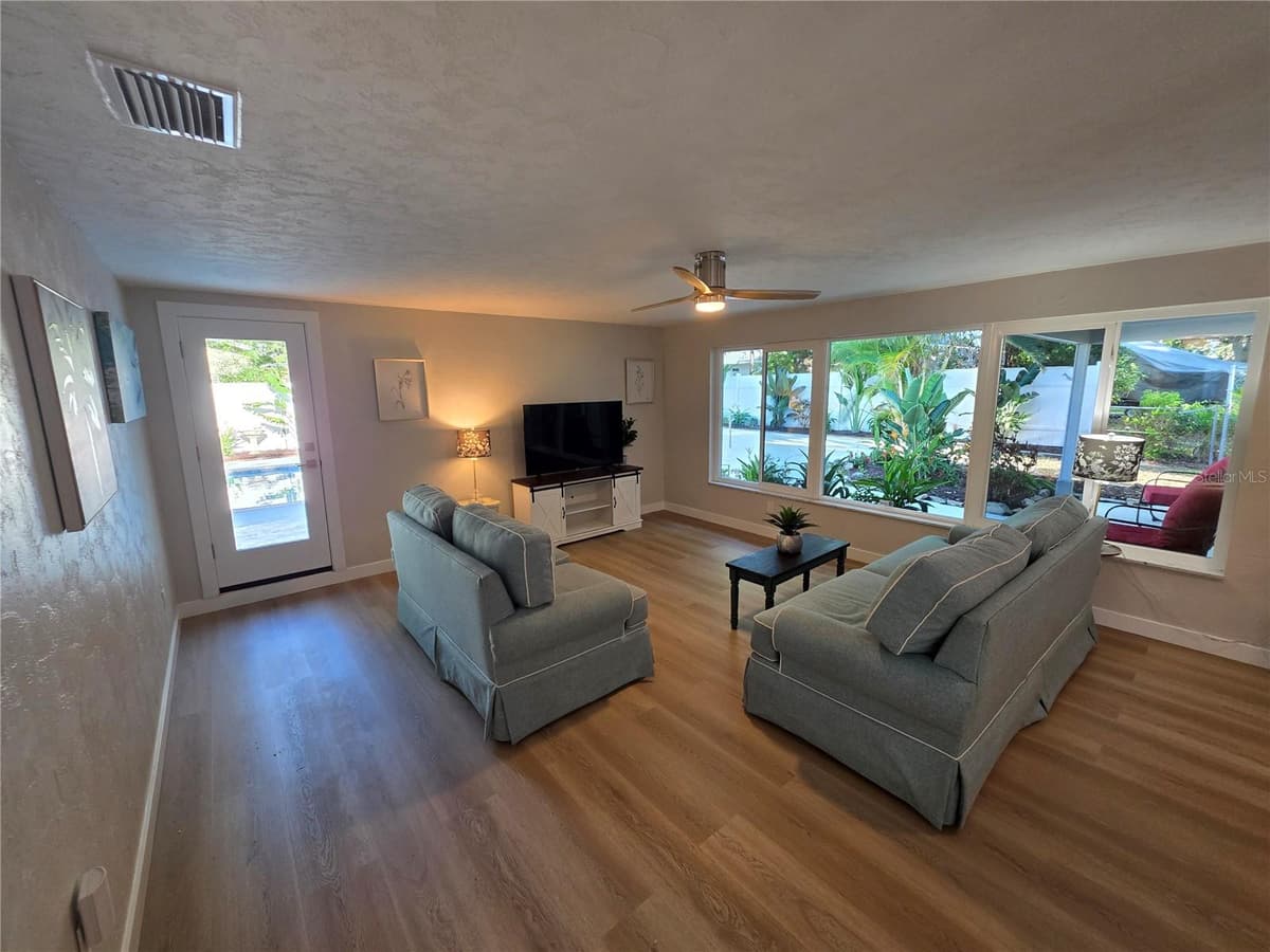 63 OAKWOOD DRIVE — photo 15 of 52