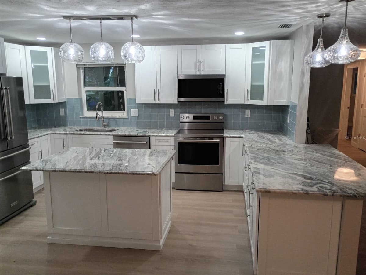63 OAKWOOD DRIVE — photo 7 of 52