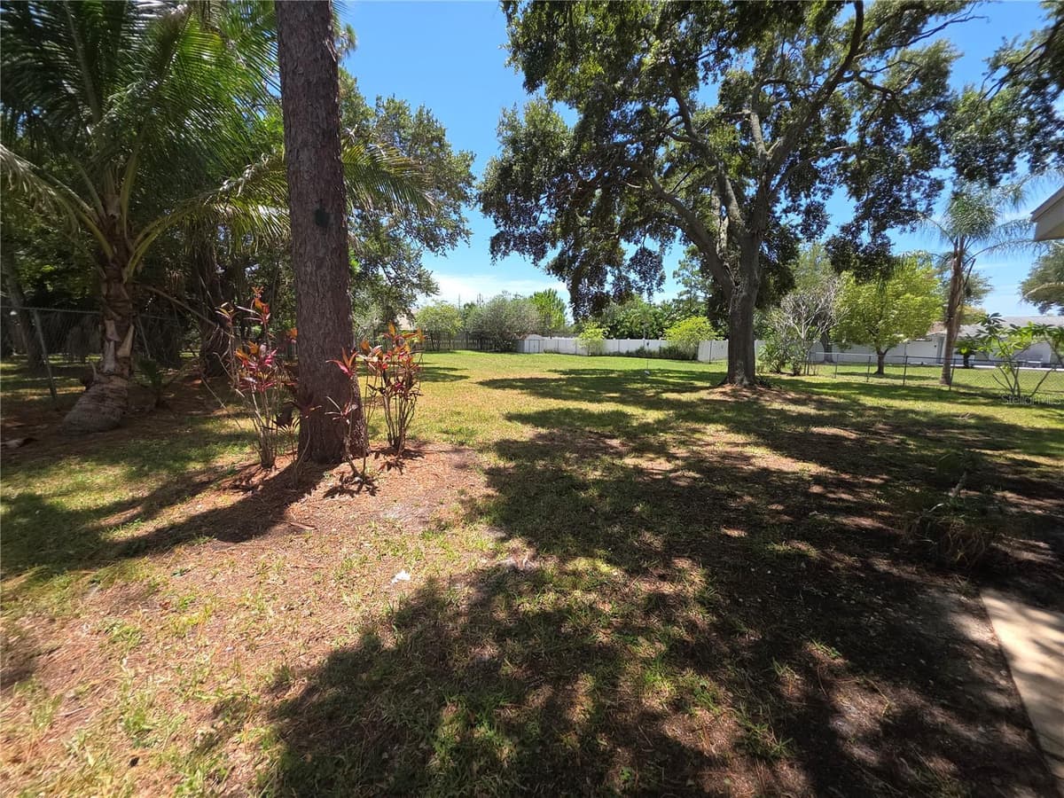 63 OAKWOOD DRIVE — photo 4 of 52