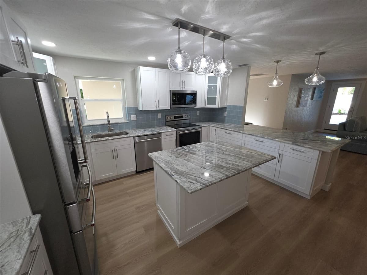 63 OAKWOOD DRIVE — photo 8 of 52