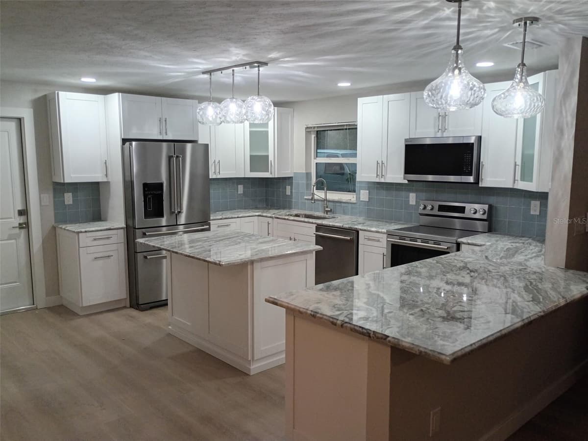 63 OAKWOOD DRIVE — photo 6 of 52