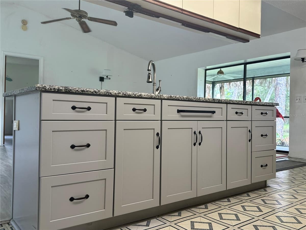 13075 BATLIN AVENUE — photo 10 of 36