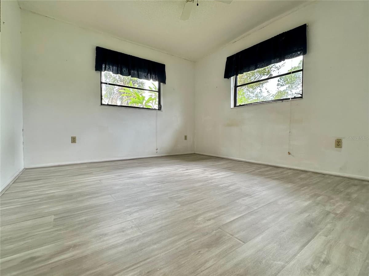 13075 BATLIN AVENUE — photo 24 of 36