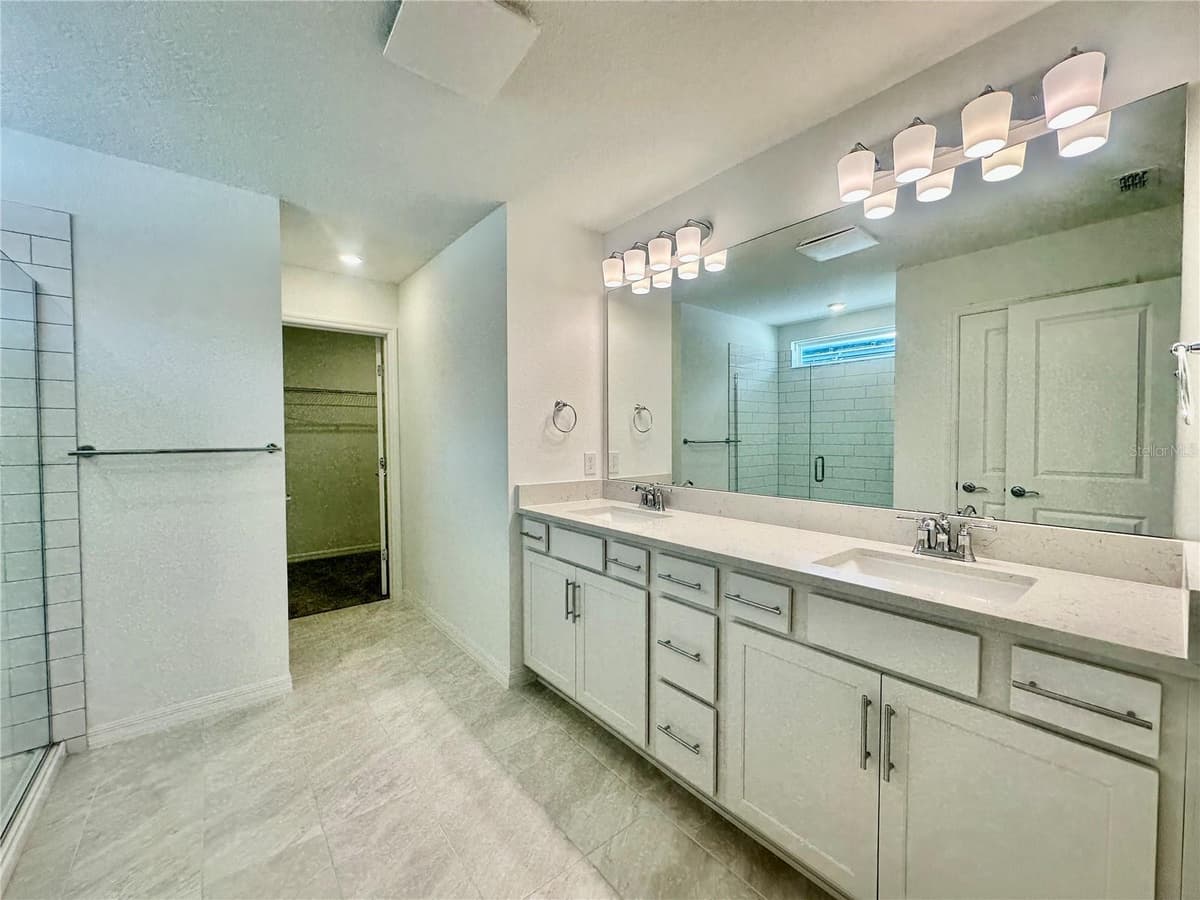1066 SILVERLAKE BOULEVARD — photo 19 of 47