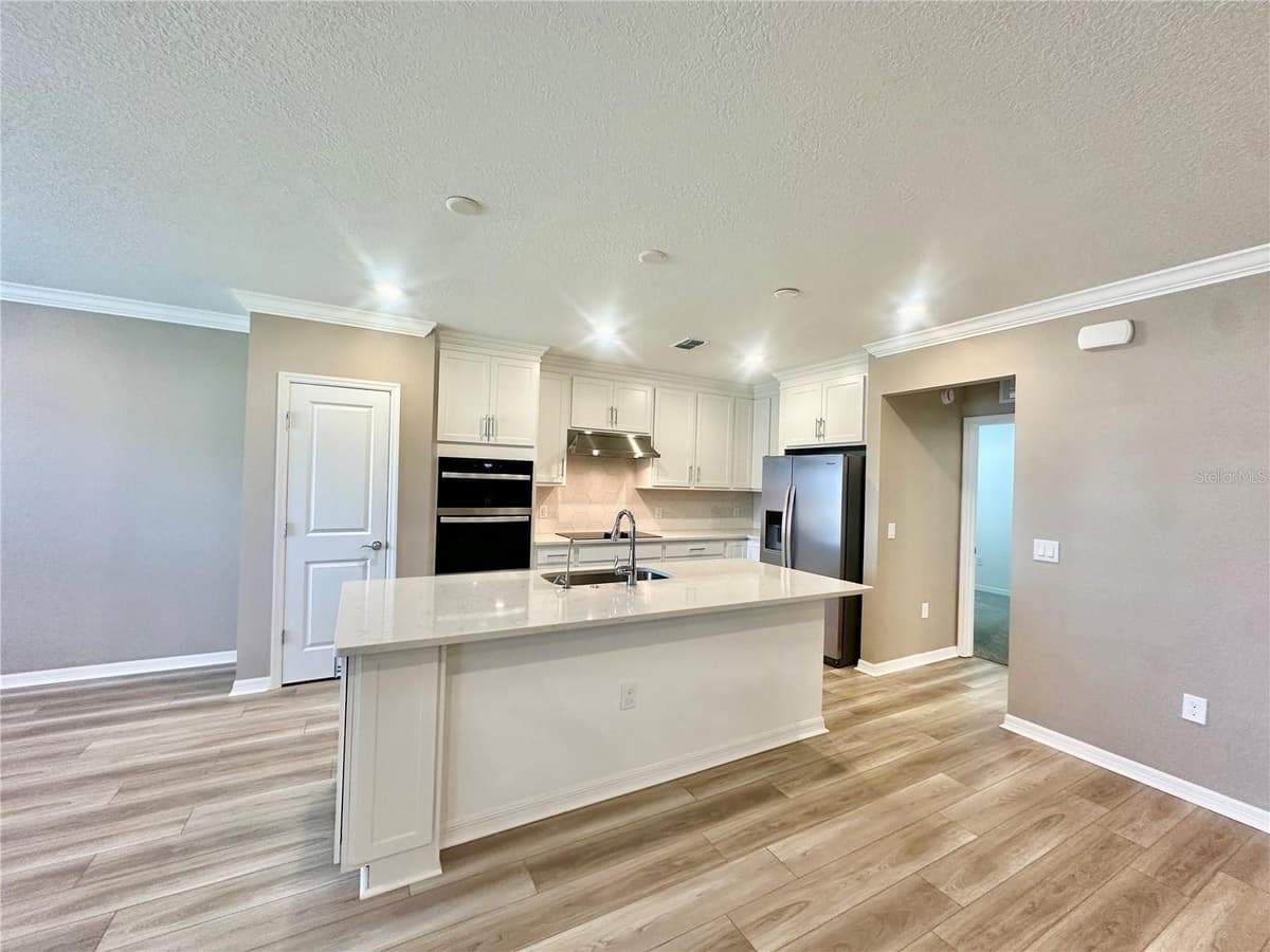 1066 SILVERLAKE BOULEVARD — photo 5 of 47