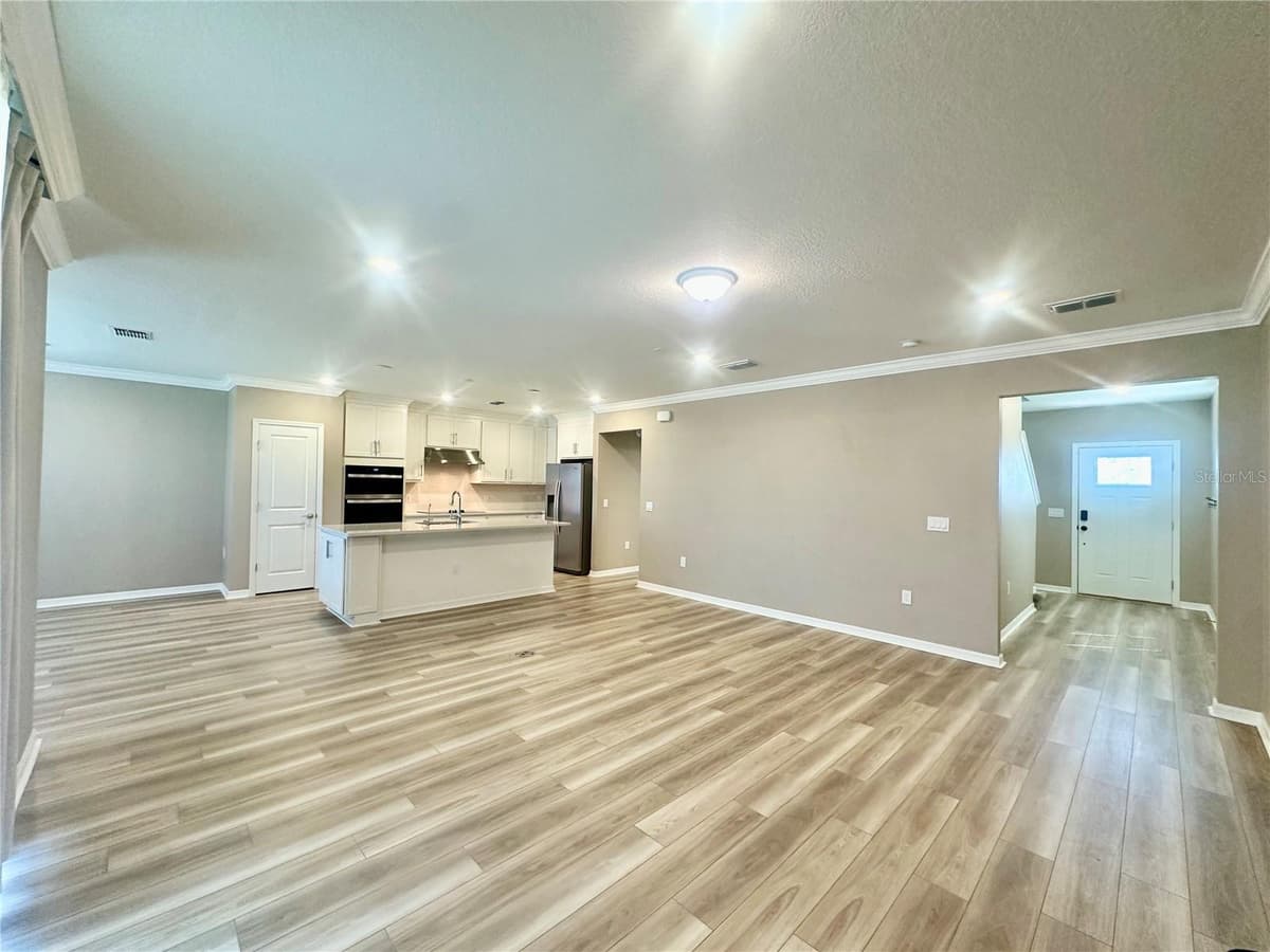 1066 SILVERLAKE BOULEVARD — photo 4 of 47