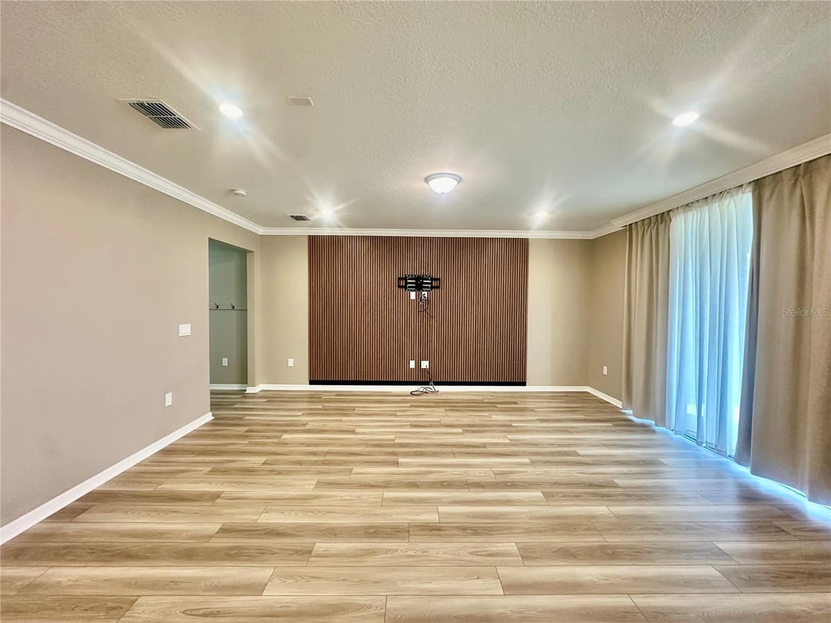 1066 SILVERLAKE BOULEVARD — photo 9 of 47