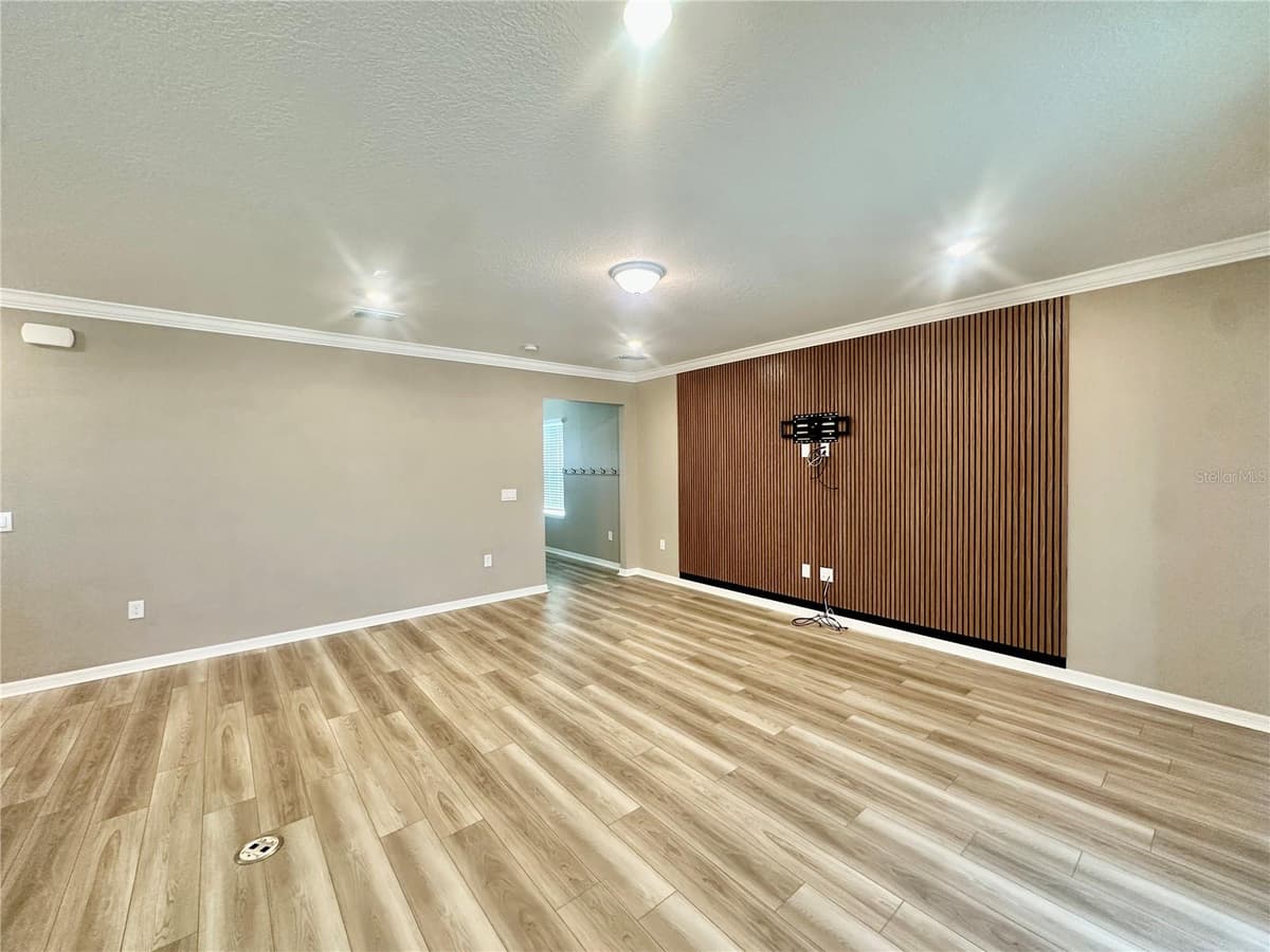 1066 SILVERLAKE BOULEVARD — photo 10 of 47