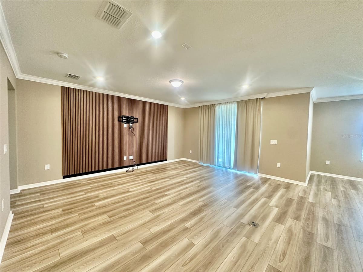 1066 SILVERLAKE BOULEVARD — photo 11 of 47