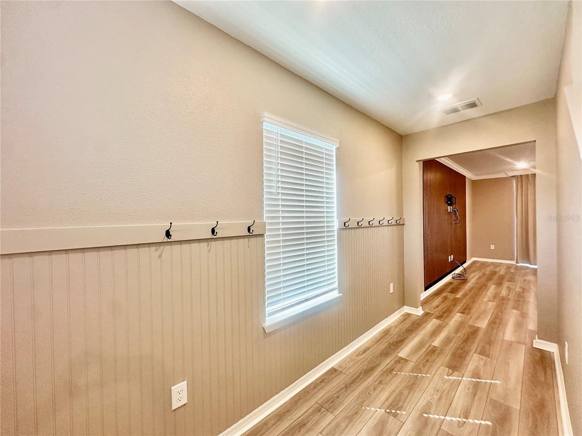 1066 SILVERLAKE BOULEVARD — photo 12 of 47