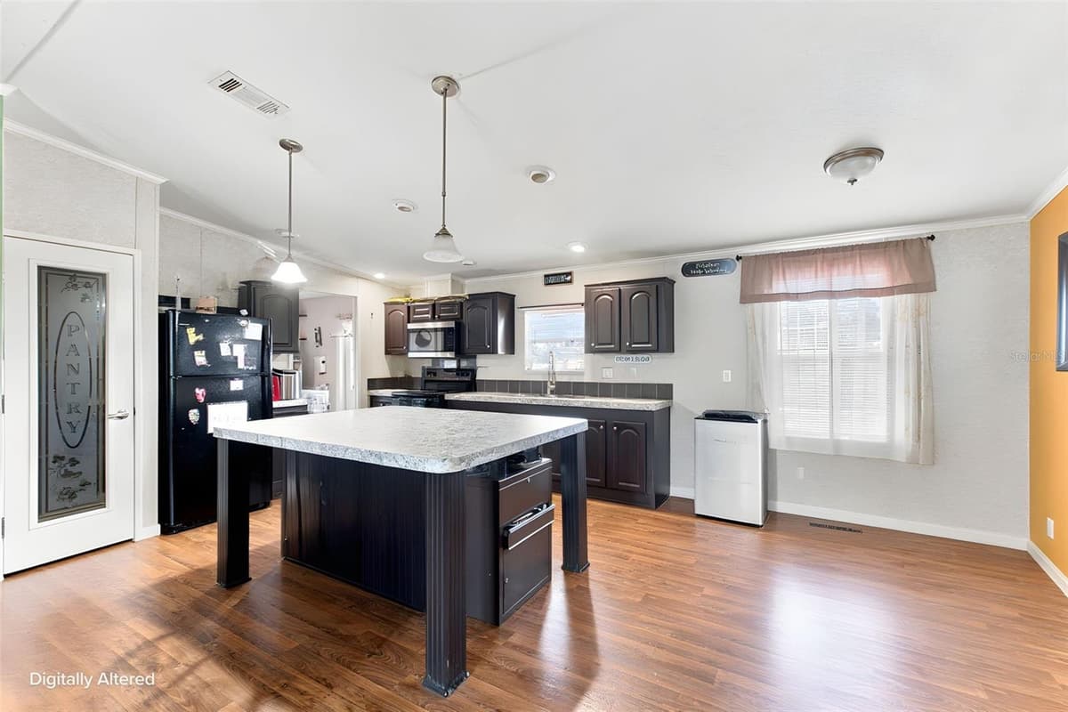 4313 ORLANDO AVENUE — photo 18 of 37