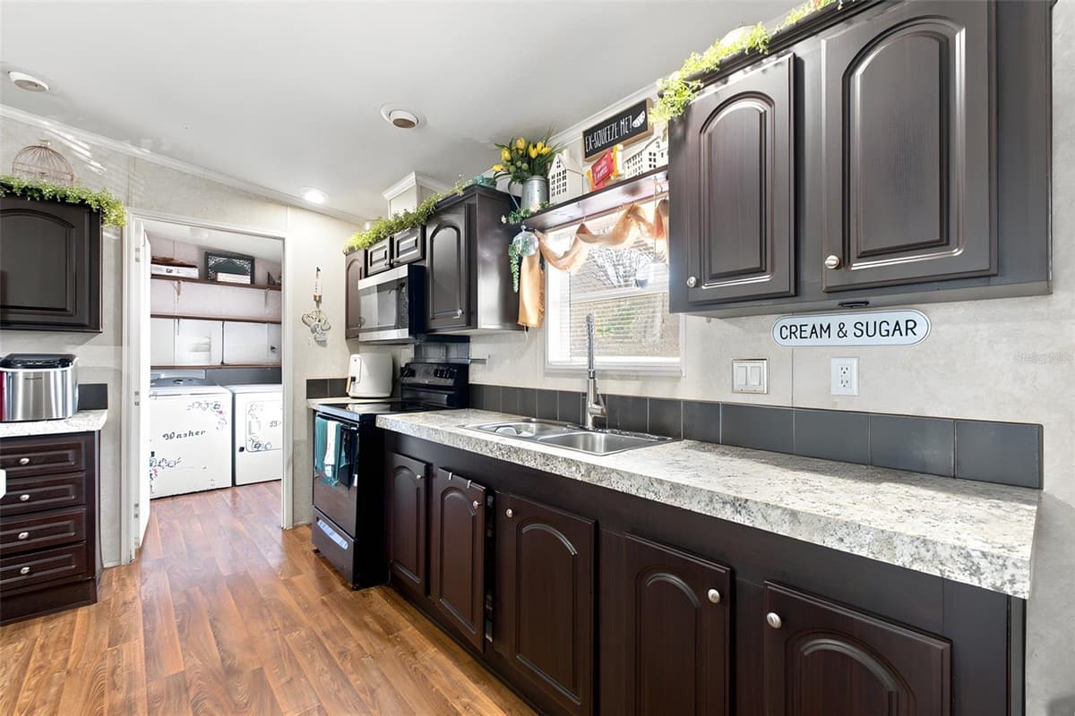 4313 ORLANDO AVENUE — photo 13 of 37
