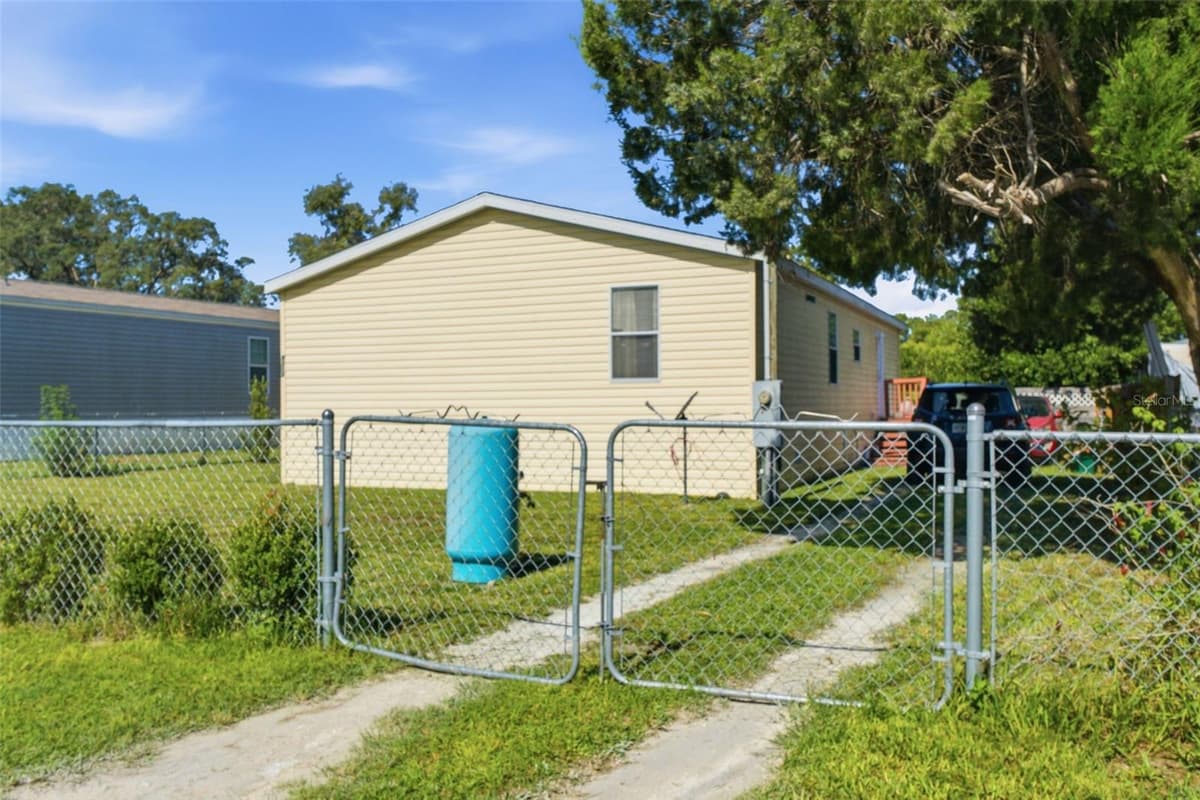 4313 ORLANDO AVENUE — photo 32 of 37