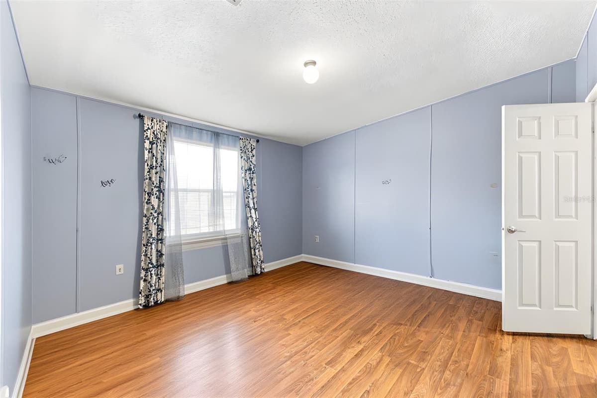 4313 ORLANDO AVENUE — photo 3 of 37