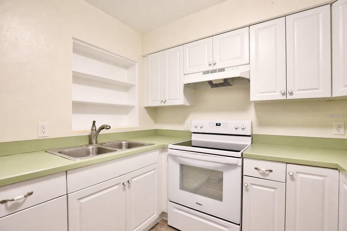 819 WESTMORELAND DRIVE — photo 8 of 37