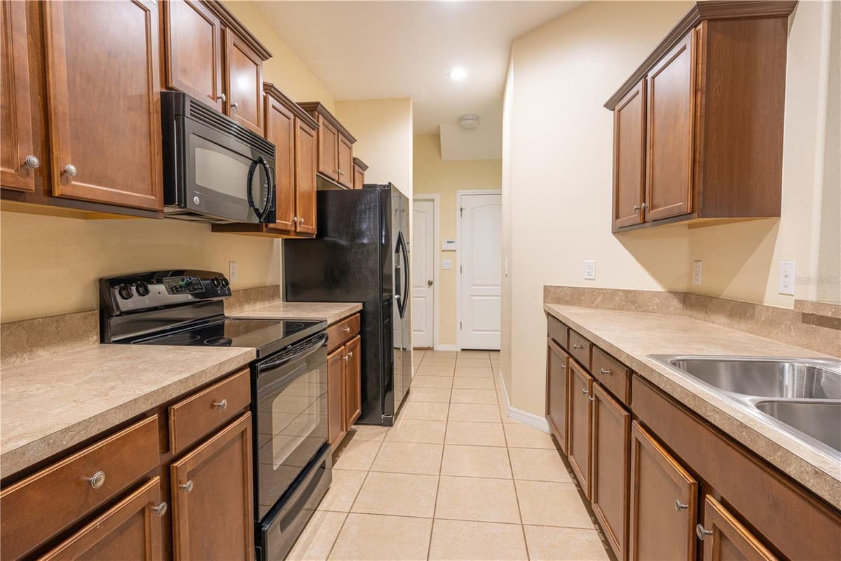 15510 CAMPDEN STREET — photo 5 of 14
