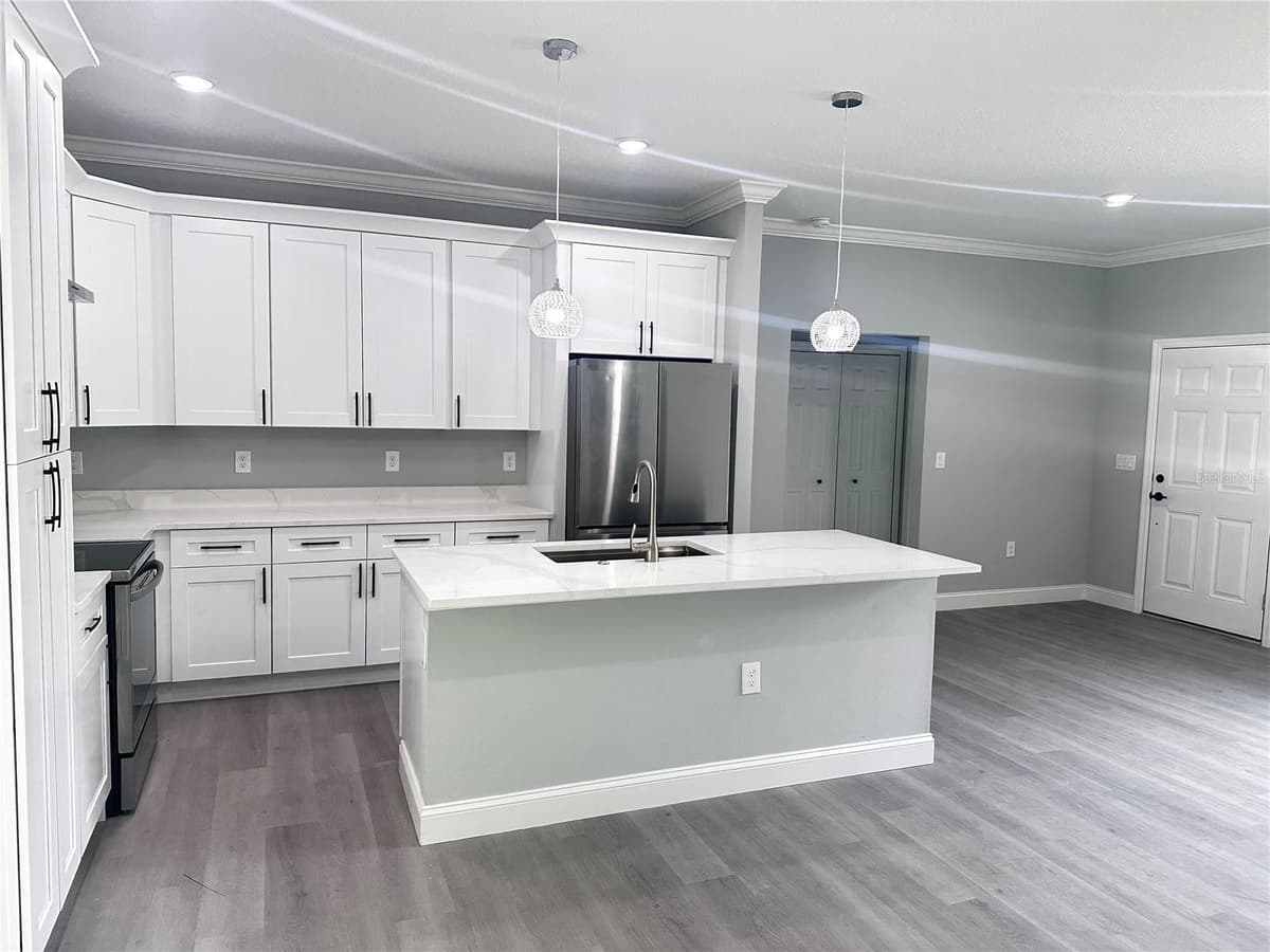 221 EUCLID AVENUE — photo 4 of 17