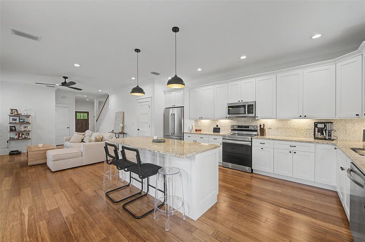 911 OSBORNE AVENUE — photo 8 of 31