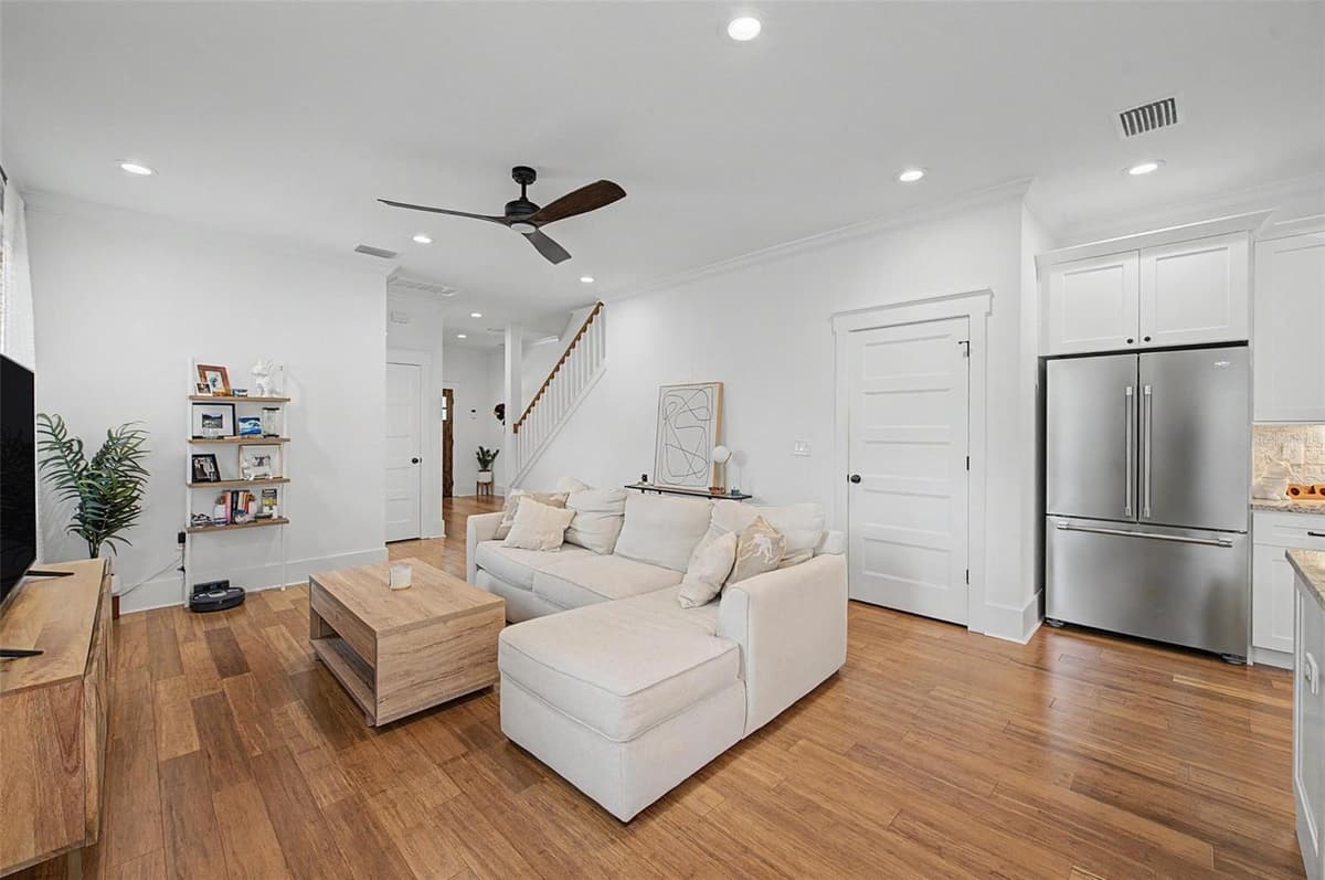 911 OSBORNE AVENUE — photo 4 of 31