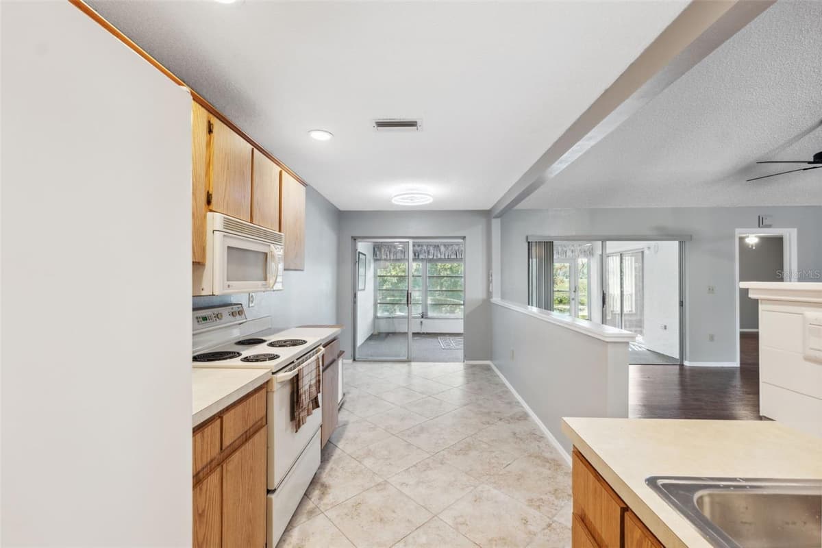 7522 HEATHER WALK DRIVE — photo 15 of 46