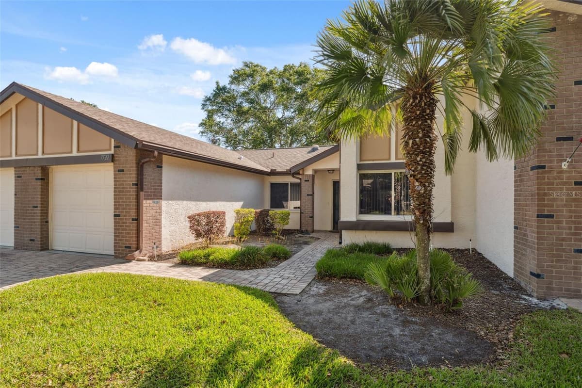 7522 HEATHER WALK DRIVE — photo 4 of 46