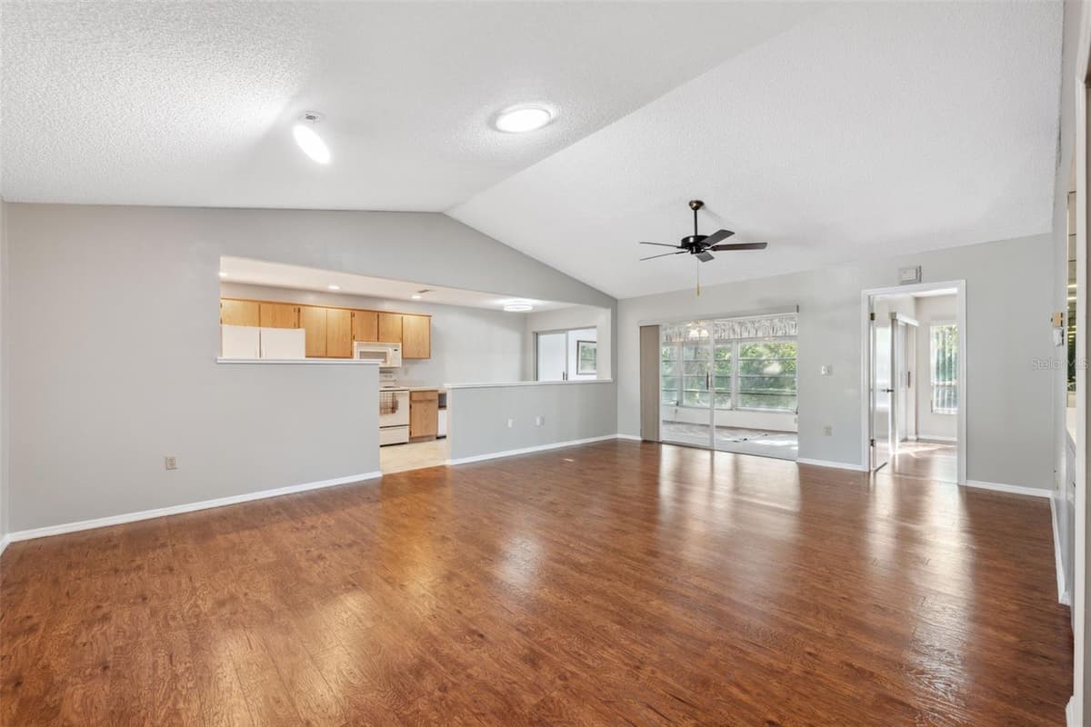 7522 HEATHER WALK DRIVE — photo 10 of 46