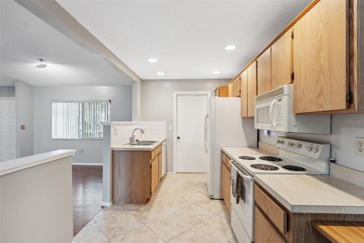 7522 HEATHER WALK DRIVE — photo 17 of 46