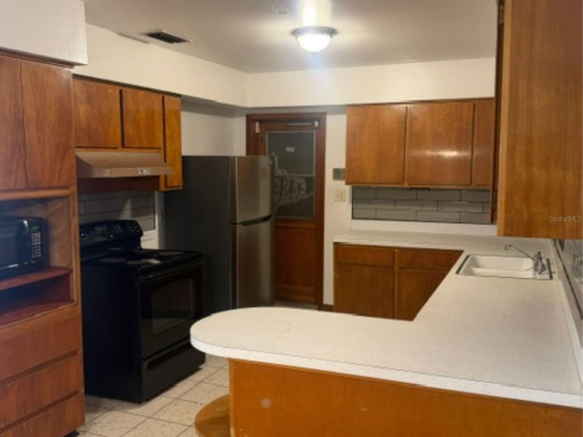 14812 IRIS AVENUE — photo 3 of 22