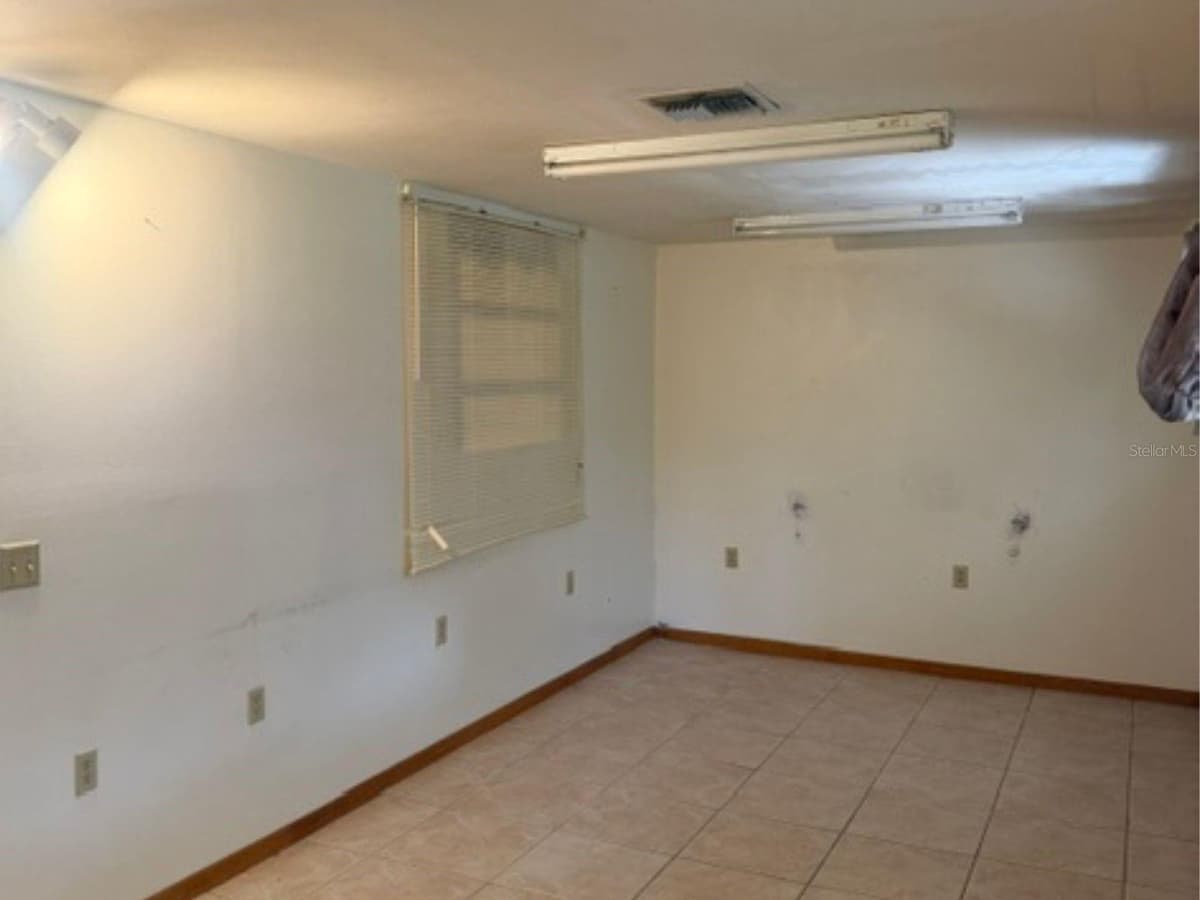 14812 IRIS AVENUE — photo 5 of 22