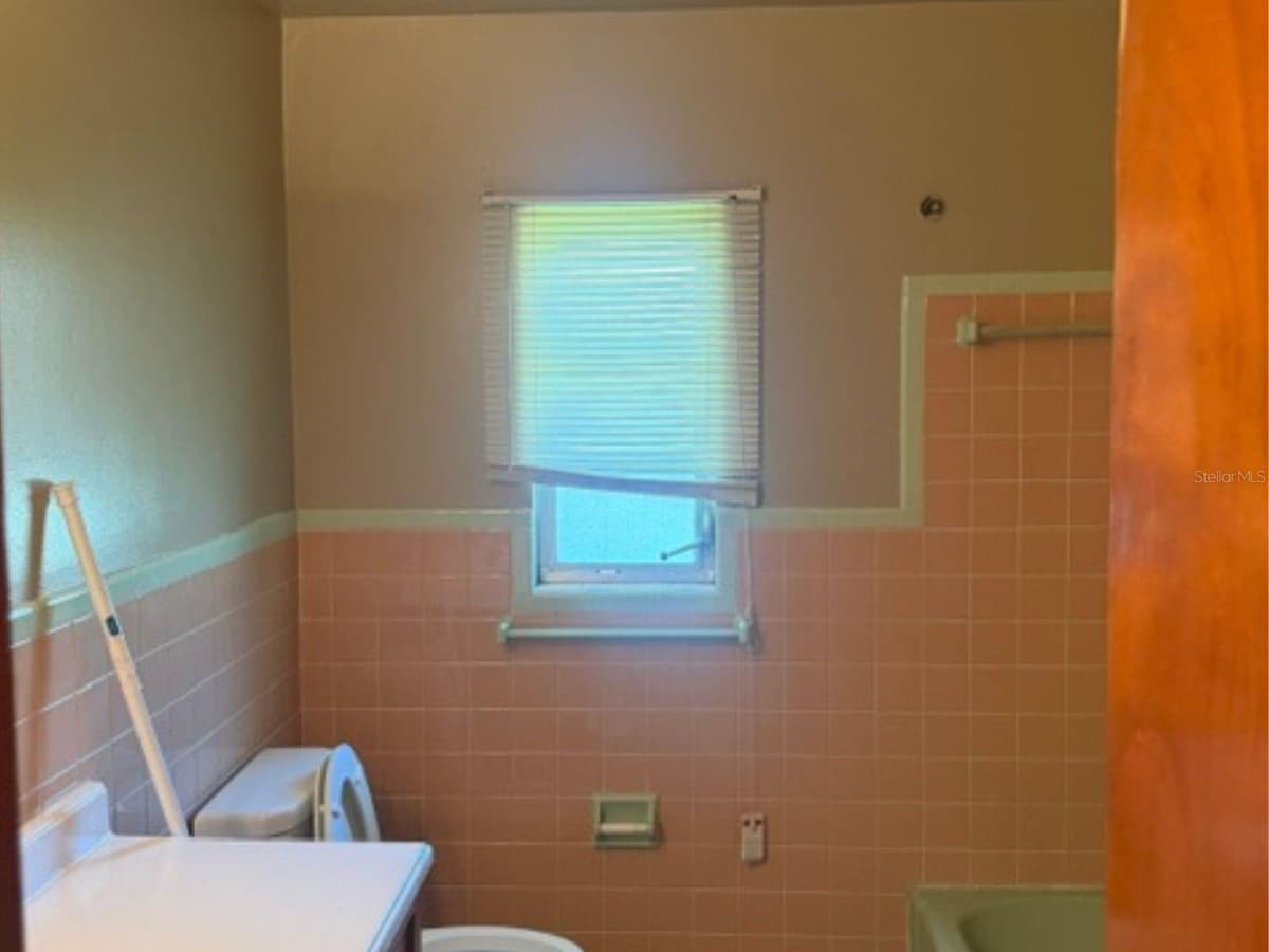 14812 IRIS AVENUE — photo 11 of 22