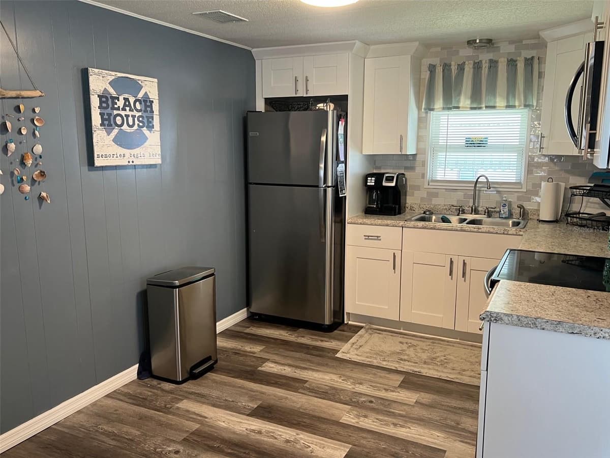 142 FERN PALM STREET — photo 12 of 31