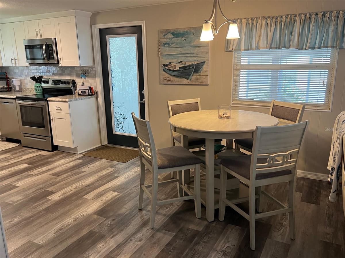 142 FERN PALM STREET — photo 10 of 31