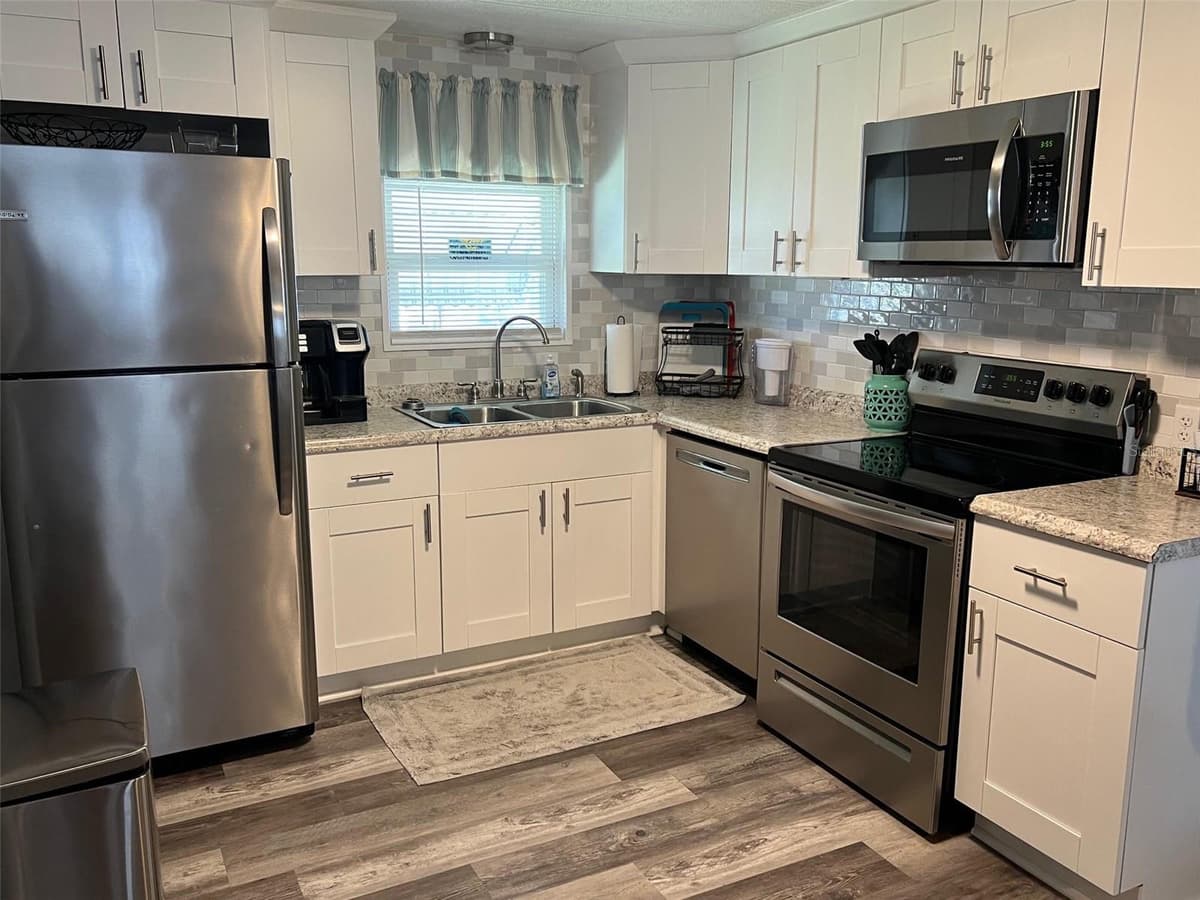 142 FERN PALM STREET — photo 13 of 31