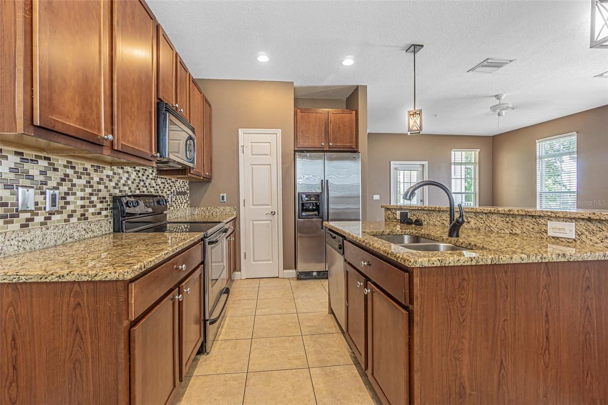 4511 LEGACY PARK DRIVE — photo 4 of 30