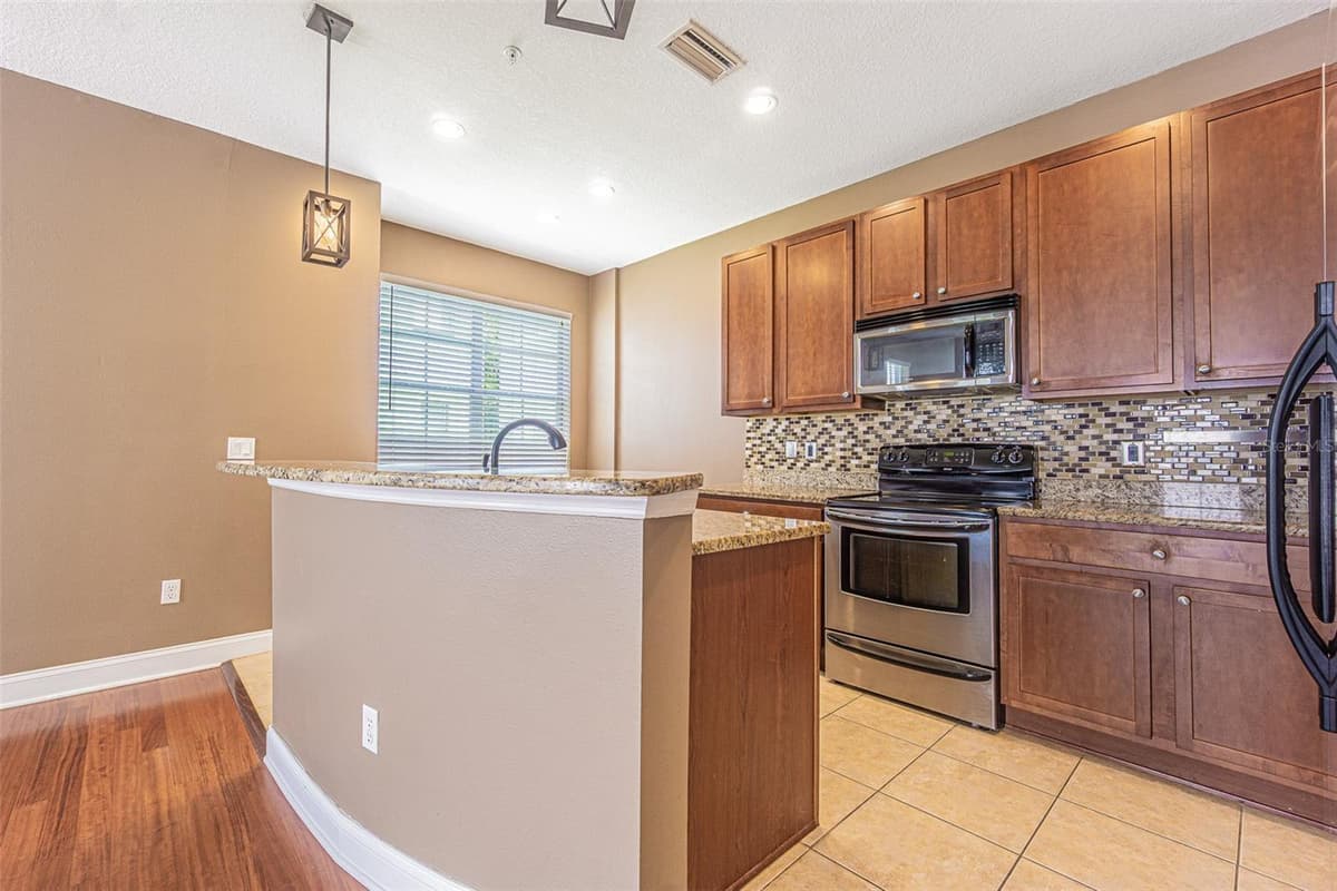 4511 LEGACY PARK DRIVE — photo 9 of 30