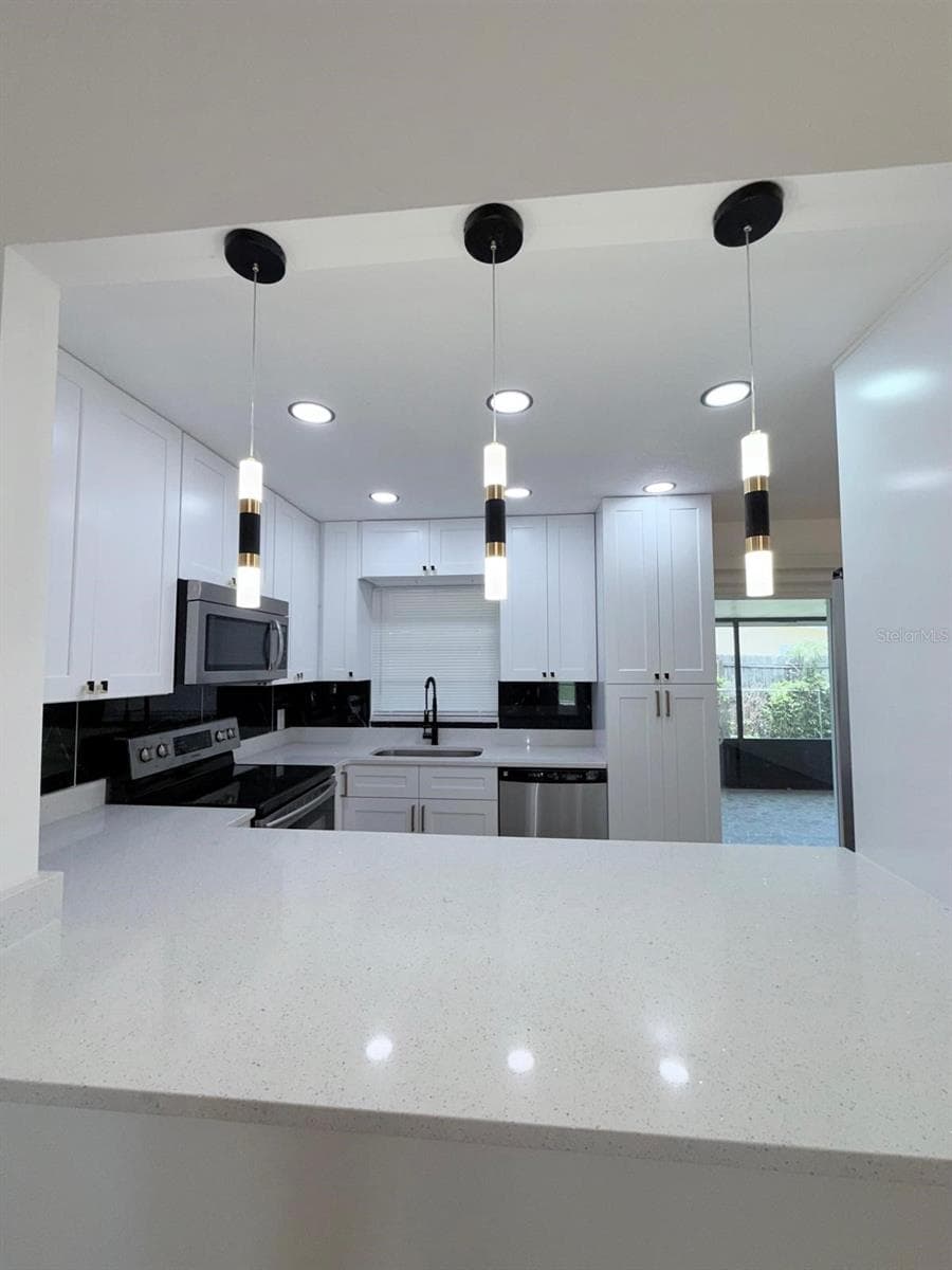 144 HIDALGO AVENUE — photo 8 of 34