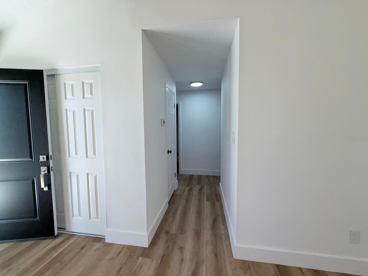 144 HIDALGO AVENUE — photo 4 of 34